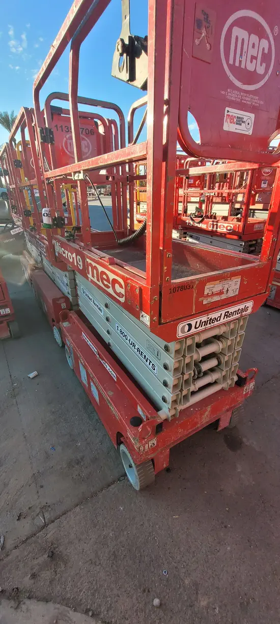 2018 MEC MICRO 19 Scissor Lift