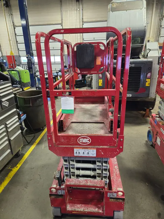 2018 MEC MICRO 19 Scissor Lift
