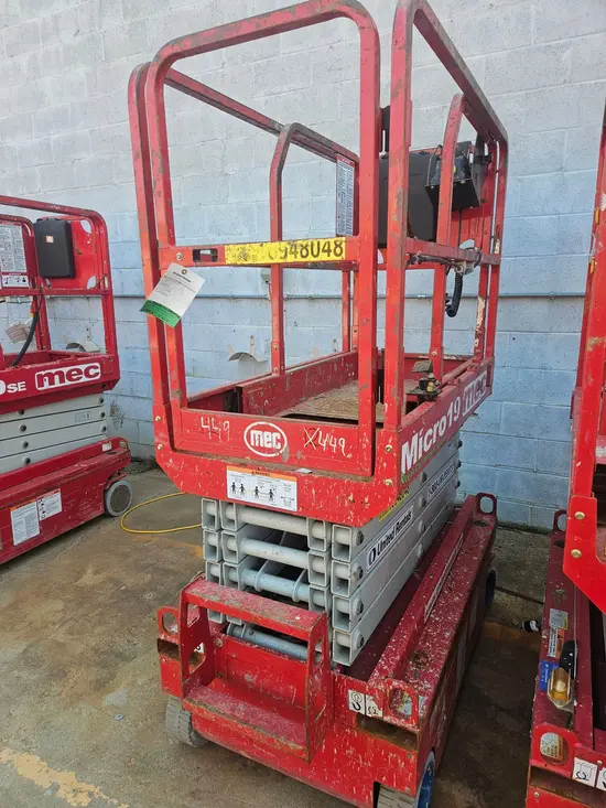 2019 MEC MICRO 19 Scissor Lift