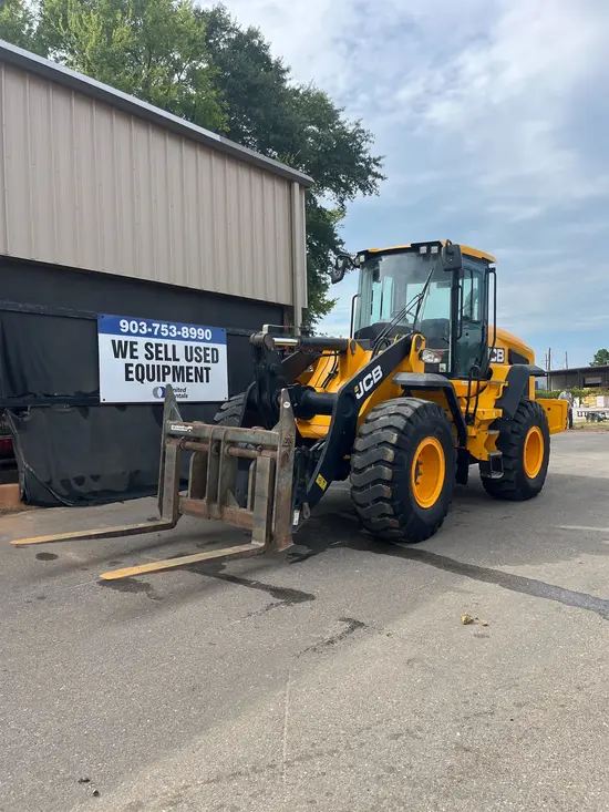 2022 JCB 427 Wheel Loader