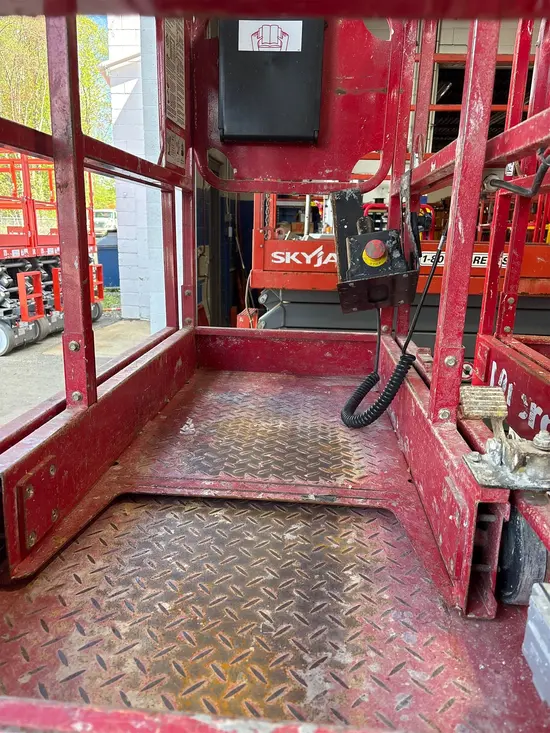 2018 MEC MICRO 19 Scissor Lift