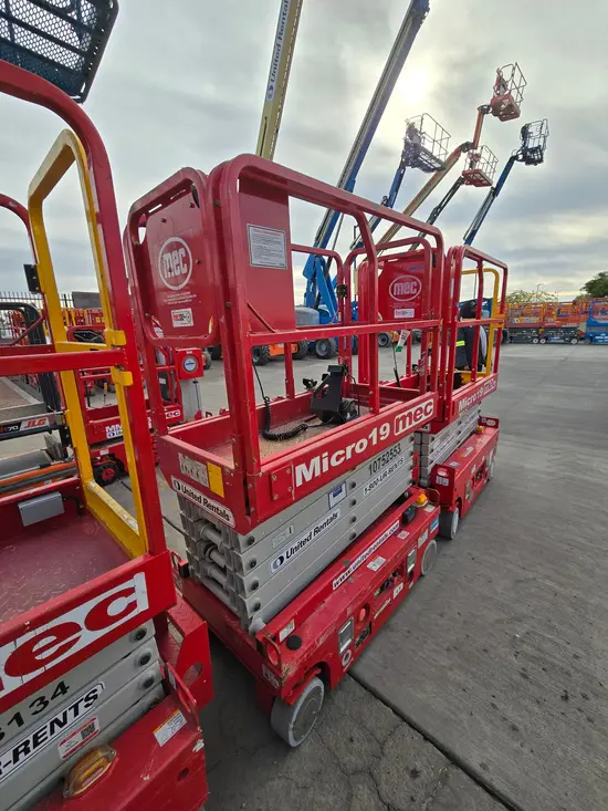 2018 MEC MICRO 19 Scissor Lift