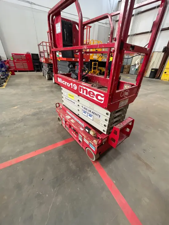 2018 MEC MICRO 19 Scissor Lift