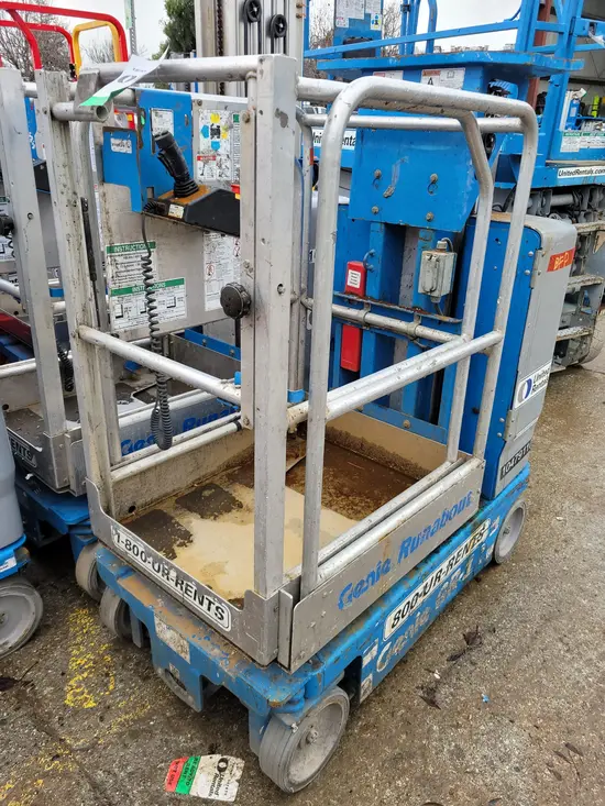 2016 Genie GR-12 Self-Propelled One-Person Lift