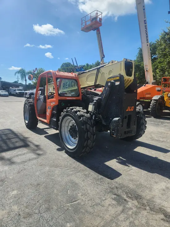 2018 JLG 742 Forklift