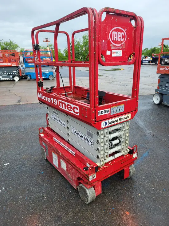 2018 MEC MICRO 19 Scissor Lift