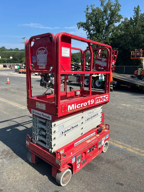 2019 MEC MICRO 19 Scissor Lift