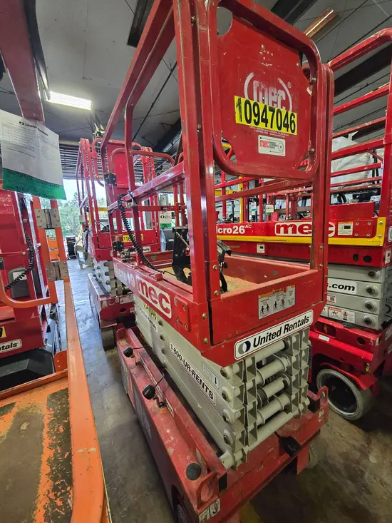 2019 MEC MICRO 19 Scissor Lift
