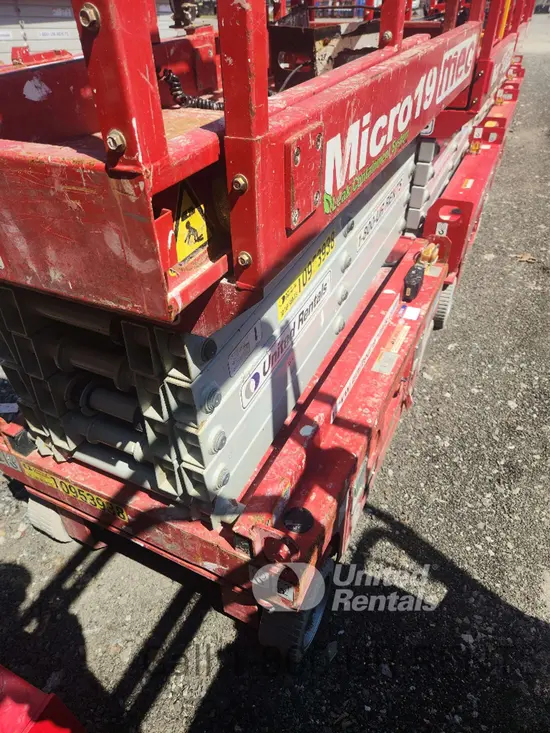 2019 MEC MICRO 19 Scissor Lift