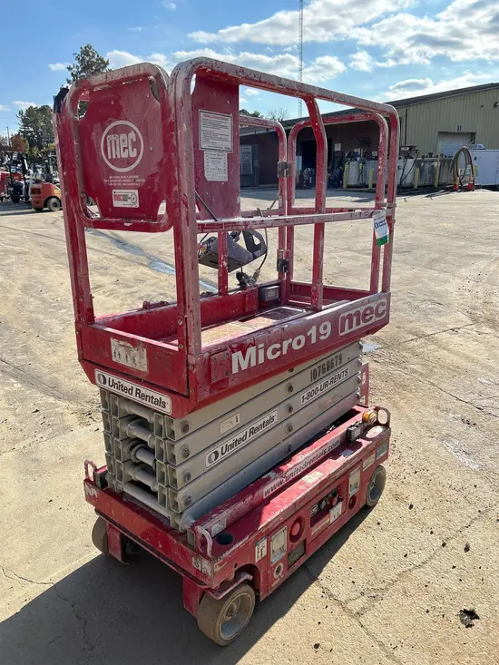 2018 MEC MICRO 19 Scissor Lift