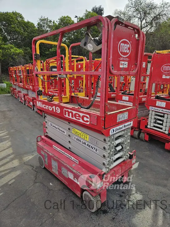 2018 MEC MICRO 19 Scissor Lift