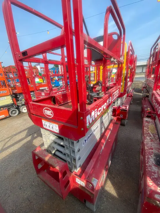 2019 MEC MICRO 19 Scissor Lift