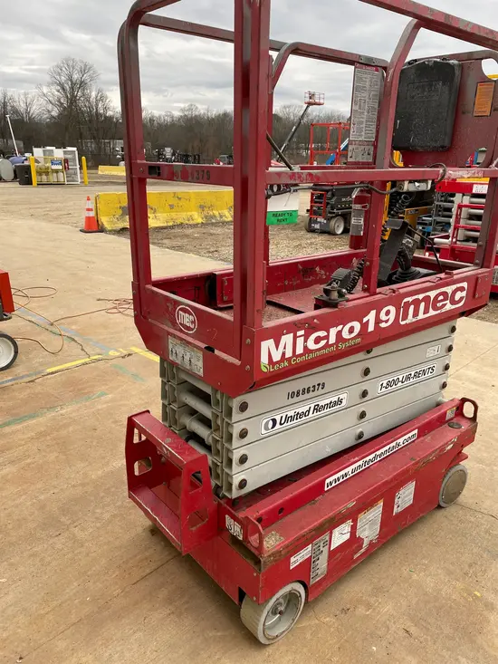 2019 MEC MICRO 19 Scissor Lift