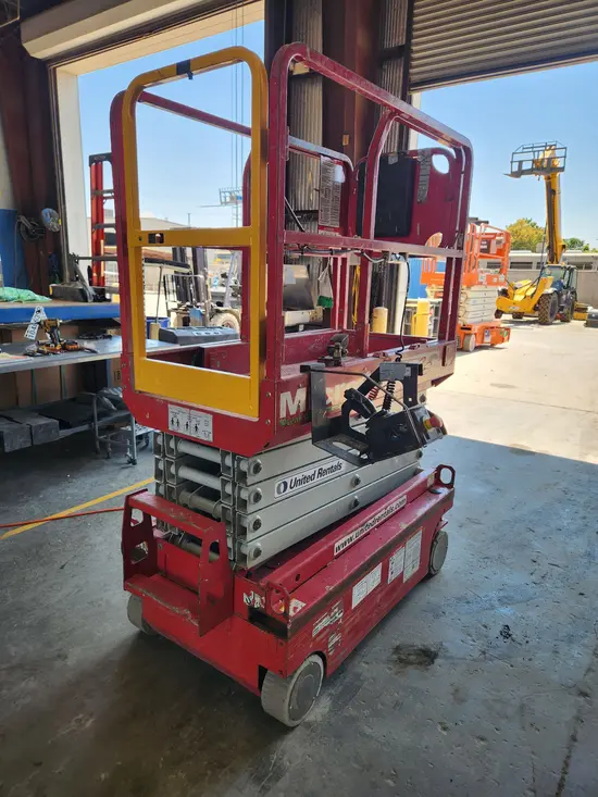2019 MEC MICRO 19 Scissor Lift