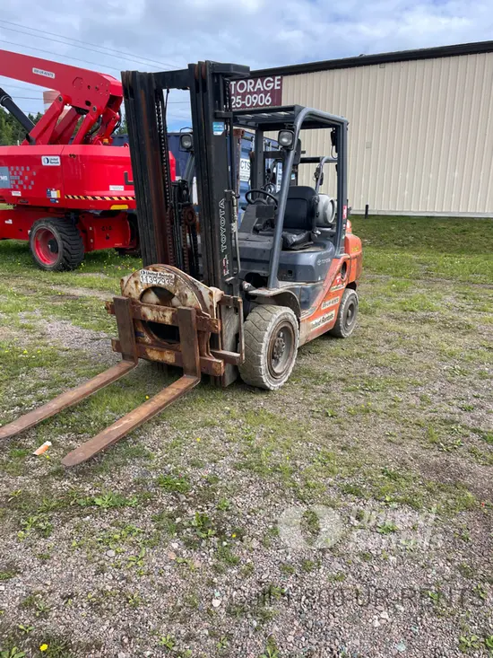 2019 Toyota 8FGU30 Warehouse Forklift