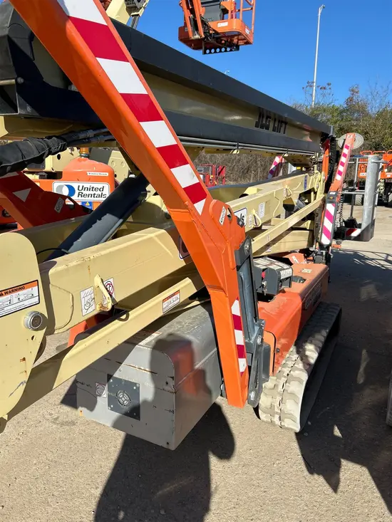 2016 JLG X700AJ Atrium Lift