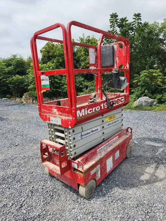 2019 MEC MICRO 19 Scissor Lift