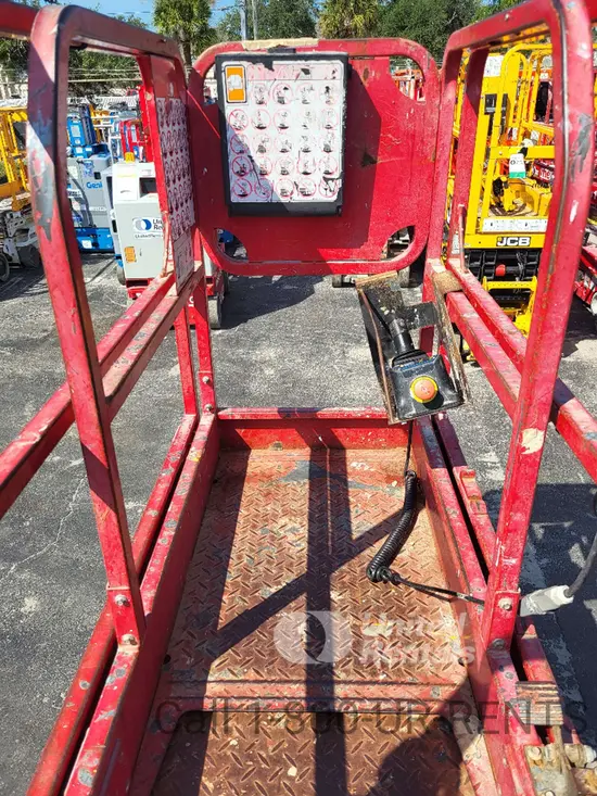 2018 MEC MICRO 19 Scissor Lift