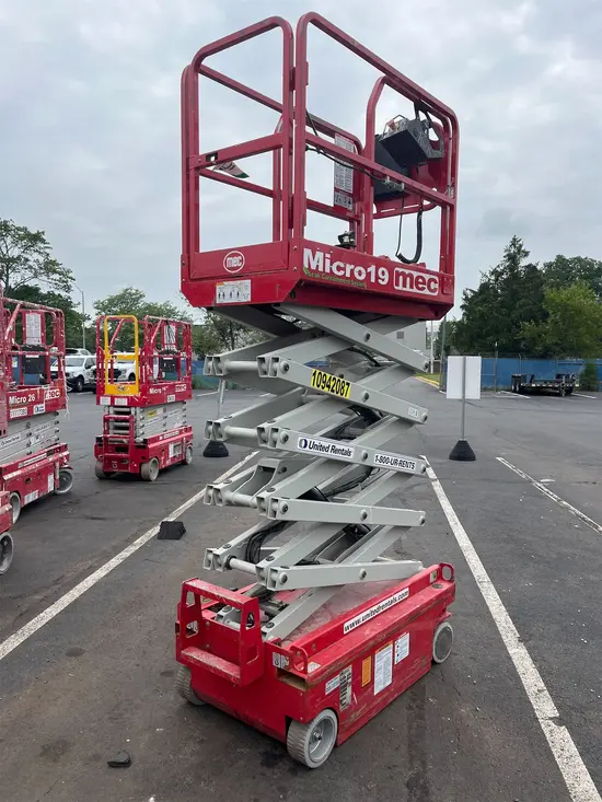 2019 MEC MICRO 19 Scissor Lift