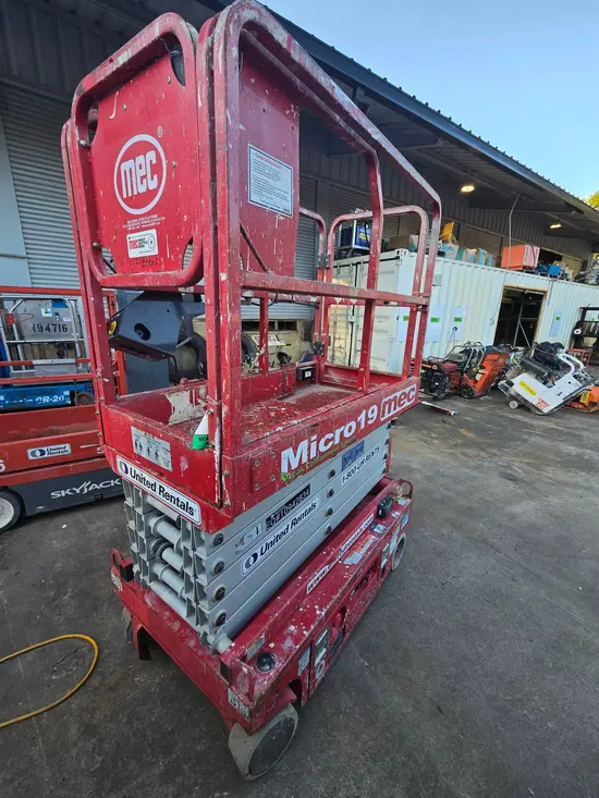 2019 MEC MICRO 19 Scissor Lift