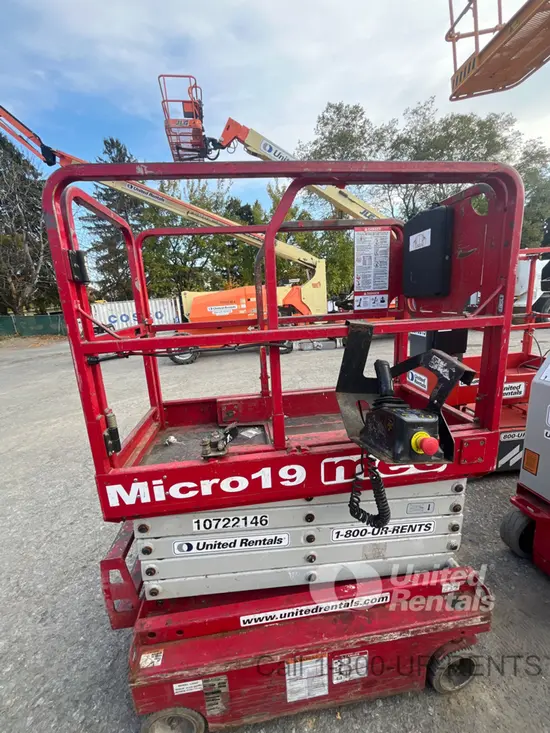 2018 MEC MICRO 19 Scissor Lift