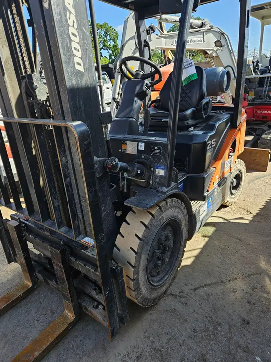 2022 Doosan G25P-7DF Warehouse Forklift
