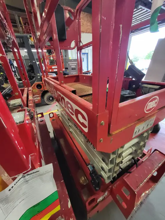2019 MEC MICRO 19 Scissor Lift