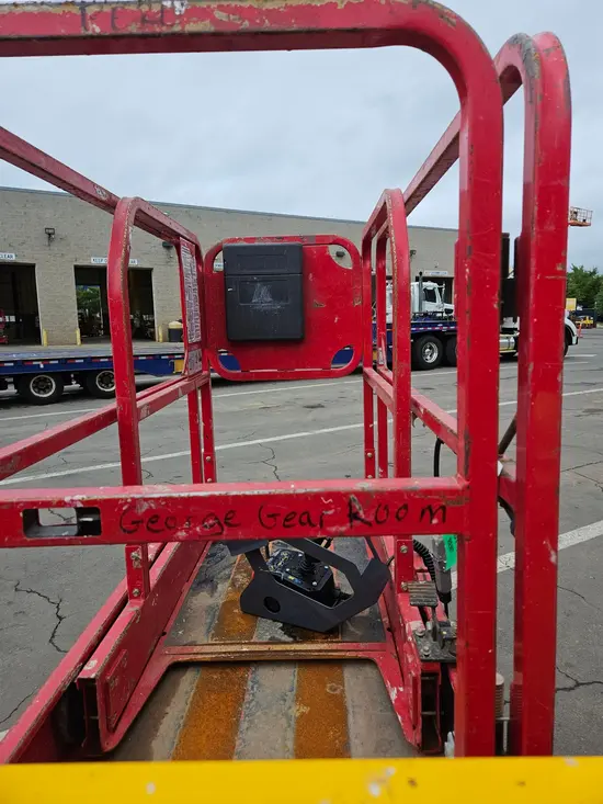 2018 MEC MICRO 19 Scissor Lift
