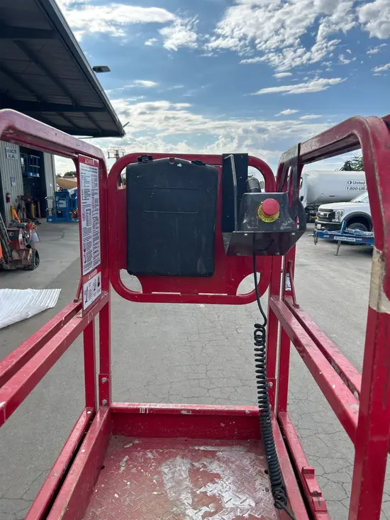 2018 MEC MICRO 19 Scissor Lift