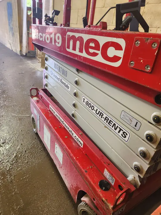 2018 MEC MICRO 19 Scissor Lift