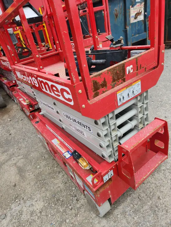 2019 MEC MICRO 19 Scissor Lift