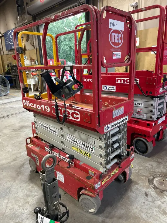 2019 MEC MICRO 19 Scissor Lift