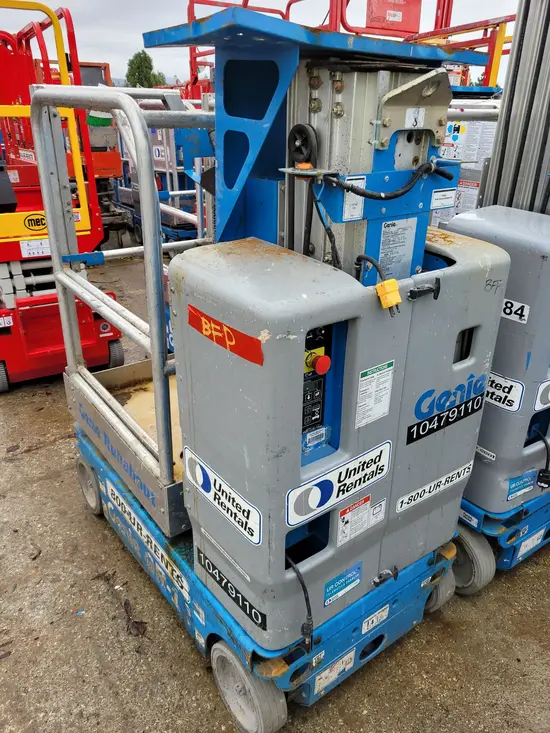 2016 Genie GR-12 Self-Propelled One-Person Lift