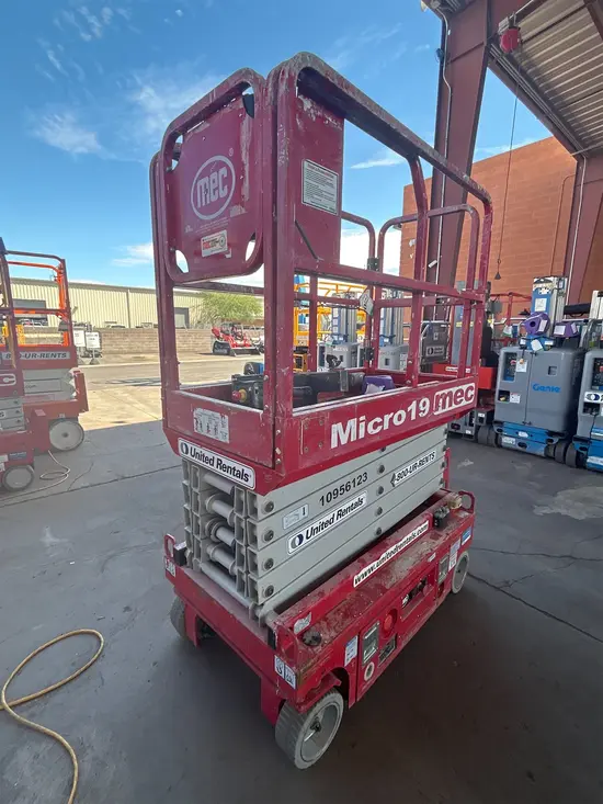 2019 MEC MICRO 19 Scissor Lift