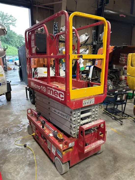 2019 MEC MICRO 19 Scissor Lift
