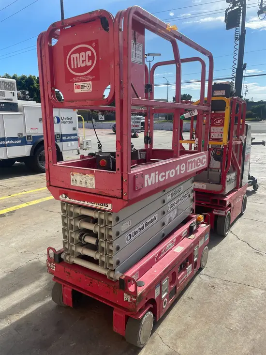 2018 MEC MICRO 19 Scissor Lift