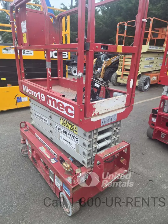 2019 MEC MICRO 19 Scissor Lift