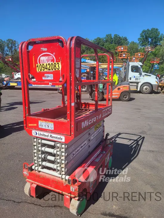 2019 MEC MICRO 19 Scissor Lift