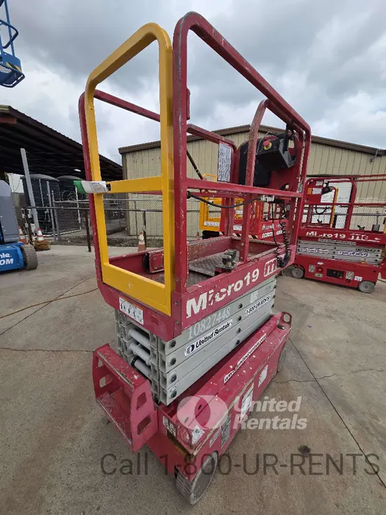 2018 MEC MICRO 19 Scissor Lift