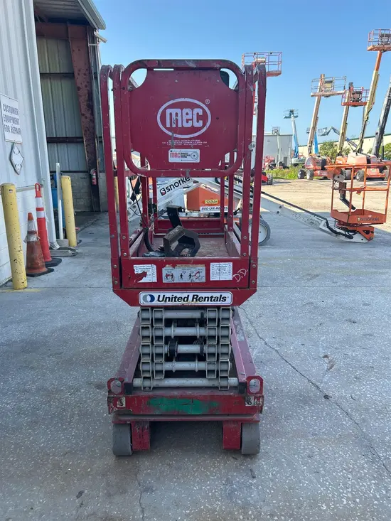 2019 MEC MICRO 19 Scissor Lift