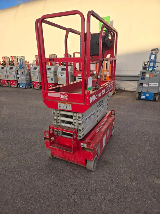 2018 MEC MICRO 19 Scissor Lift