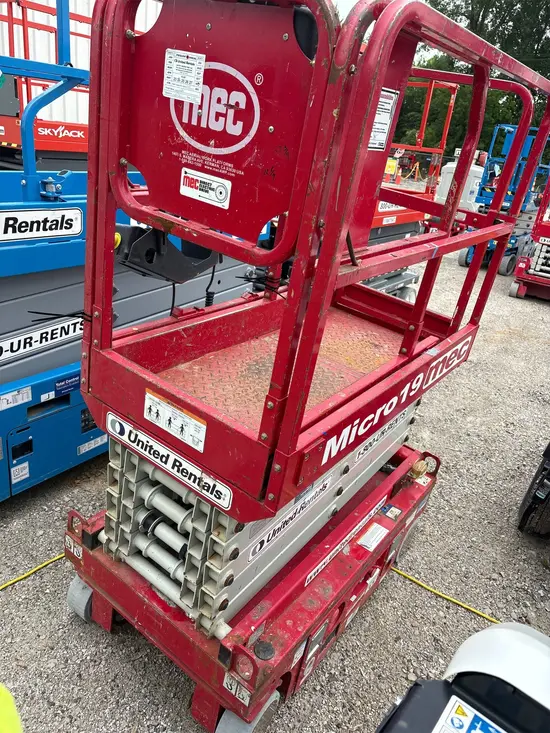 2018 MEC MICRO 19 Scissor Lift