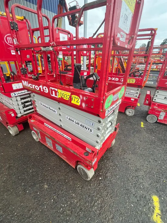 2019 MEC MICRO 19 Scissor Lift