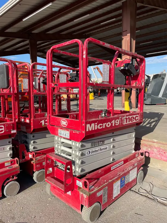 2018 MEC MICRO 19 Scissor Lift