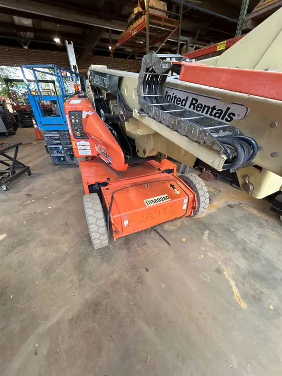 2017 JLG E400AJPN Articulating Boom Lift