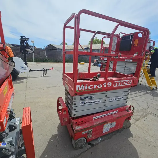 2019 MEC MICRO 19 Scissor Lift