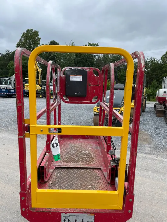 2018 MEC MICRO 19 Scissor Lift
