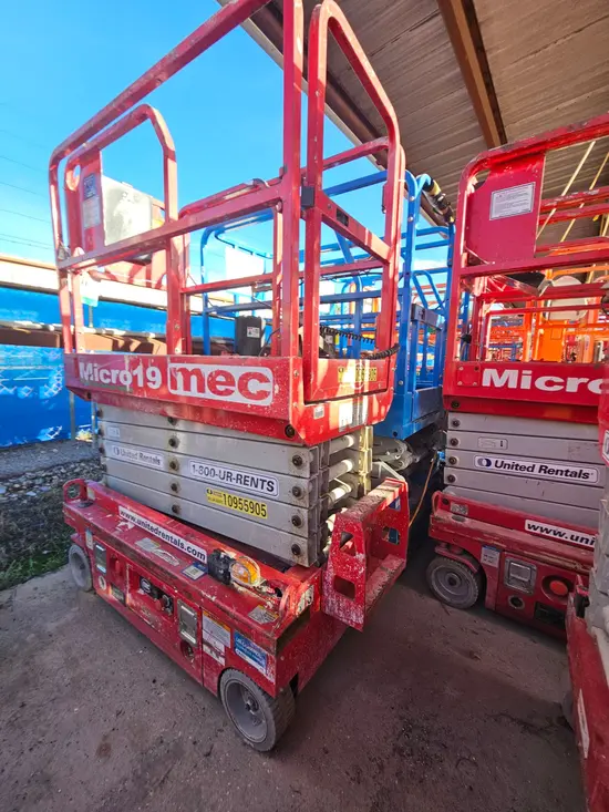 2019 MEC MICRO 19 Scissor Lift