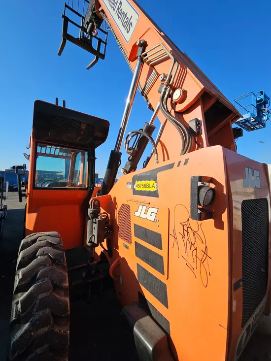 2017 SKYTRAK 6042 Forklift