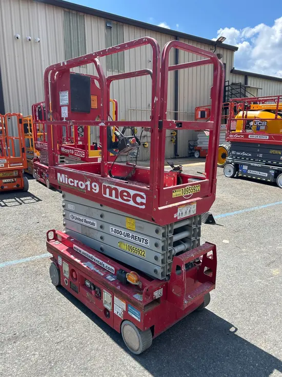2019 MEC MICRO 19 Scissor Lift